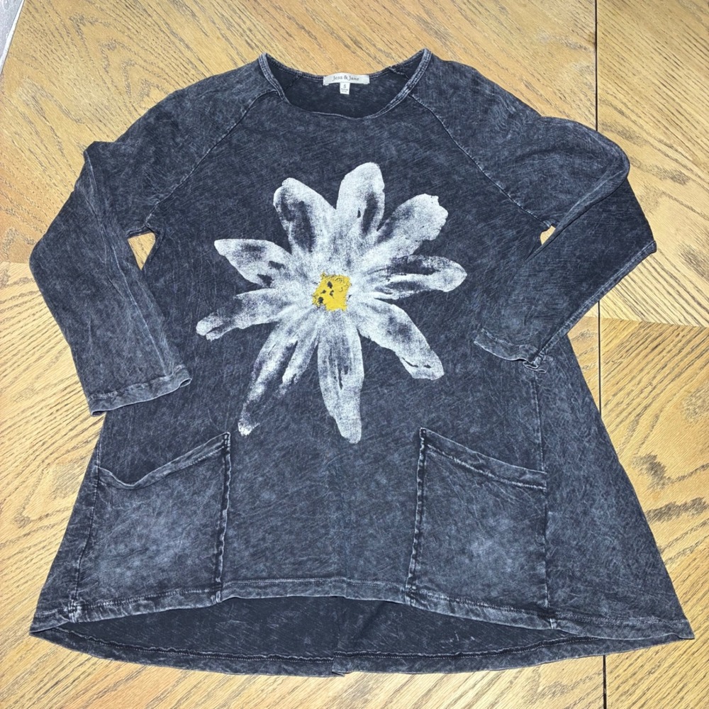 Jess & Jane Womens Daisy Mineral Wash Tunic Top Gray Floral Pocket M12-000 Small